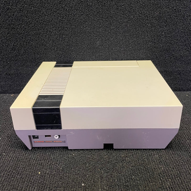Nintendo Entertainment System NES Console Only (NES-001) **BROKEN, FOR PARTS ONLY